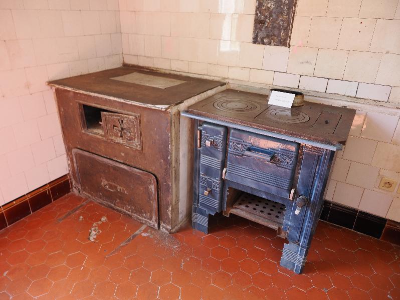 Cagnes-sur-Mer, France: Musee Renoir: old stoves in kitchen