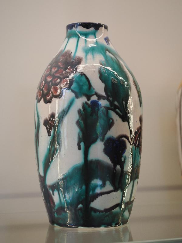 Cagnes-sur-Mer, France: Musee Renoir: vase (1919-1922, Jean Renoir)