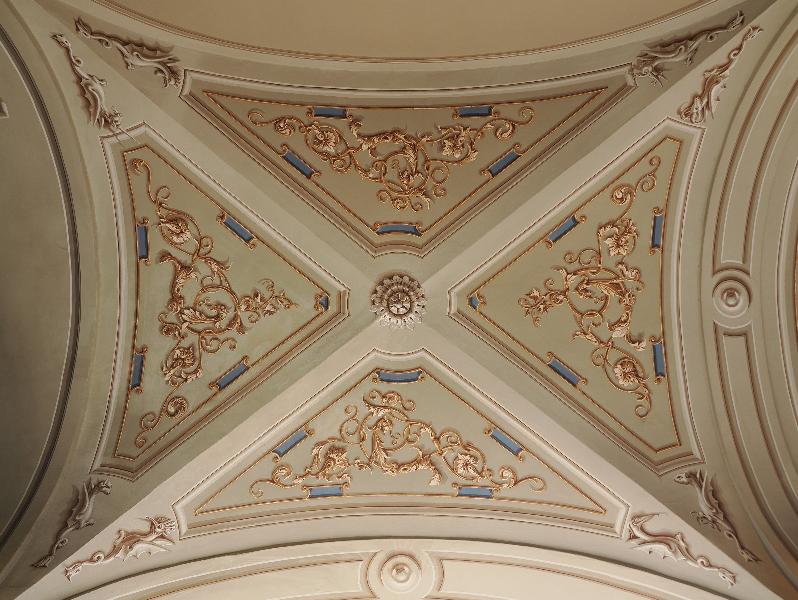 Cagnes-sur-Mer, France: Chateau Grimaldi: ceiling decoration