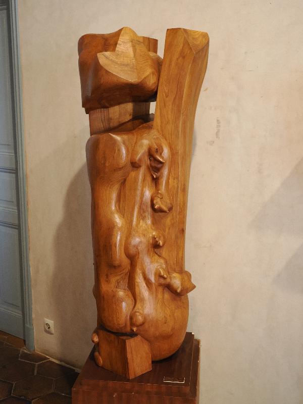 Cagnes-sur-Mer, France: Chateau Grimaldi: elm tree sculpture (1981, Nigel Ritchie)