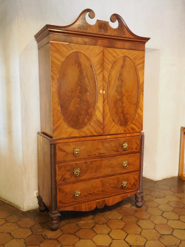 Cagnes-sur-Mer, France: Chateau Grimaldi: wardrobe / chest of drawers