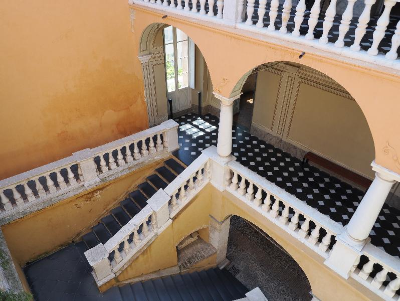 Cagnes-sur-Mer, France: Chateau Grimaldi: stairs and hall