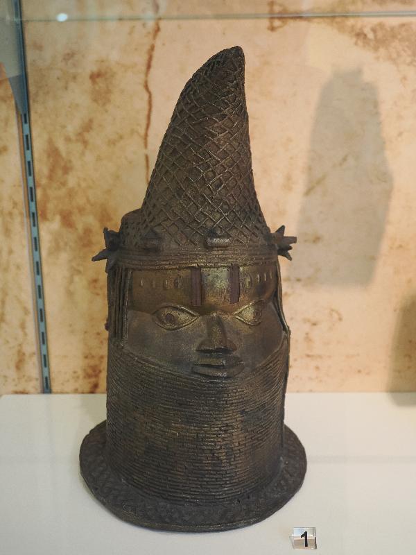 Cambridge, England: Museum of Archaeology and Anthropology: Commemorative Head of a Queen Mother (Benin bronze)