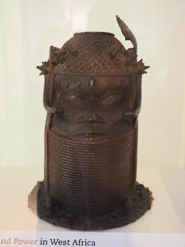 Cambridge, England: Museum of Archaeology and Anthropology: Commemorative Head of a King (Benin bronze)