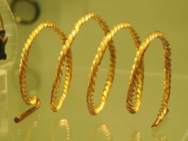 Cambridge, England: Museum of Archaeology and Anthropology: gold spiral torque (late Bronze Age, Grunty Fen, Stretham, Cambridgeshire)