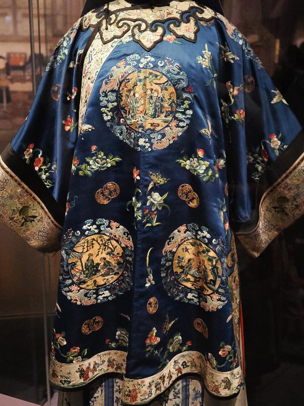 London, England: British Museum: jacket (embroidered silk, 1840-1900, China)