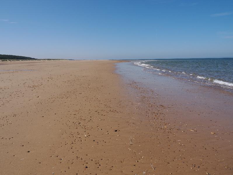 Wells-next-the-Sea, England: beach: almost empty beach