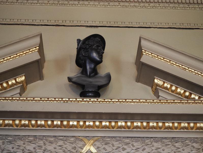 Wimpole, England: Wimpole Hall: breakfast room, bust over door