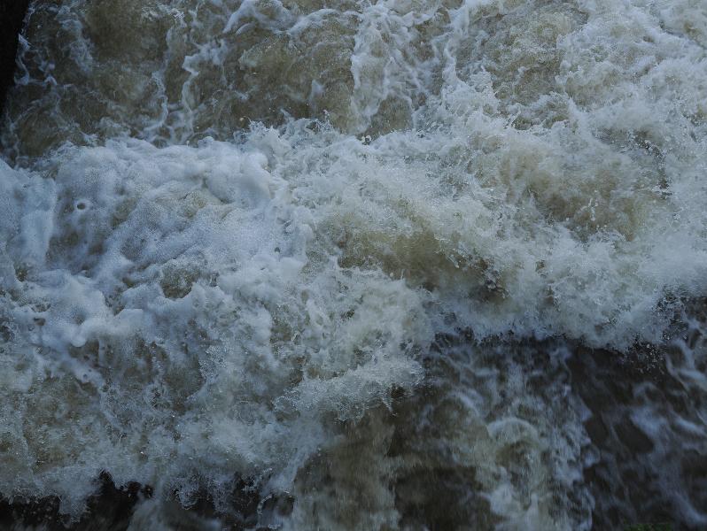 Cambridge, England: Cam: angry water at sluice