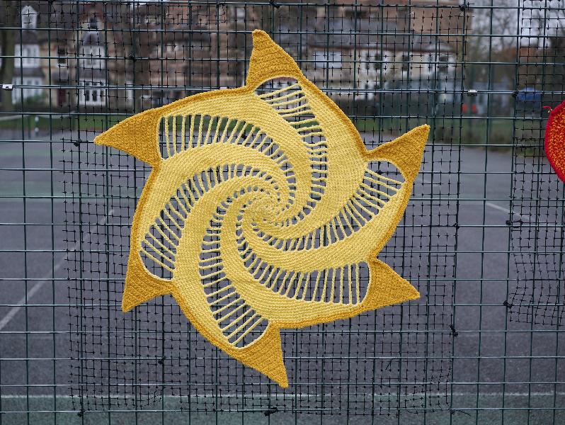Cambridge, England: Jesus Green: yellow spiral