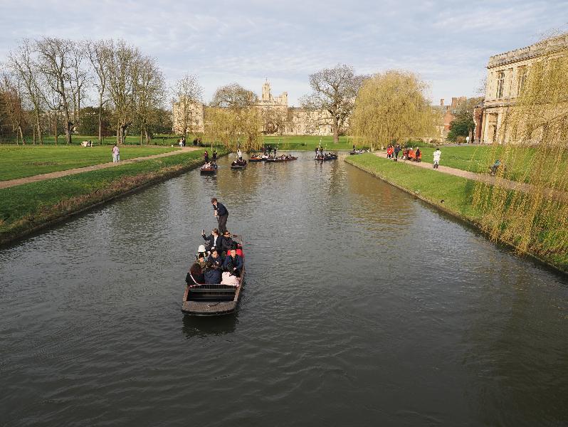 Cambridge, England: Cam: punts in warm weather