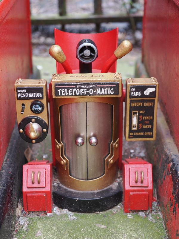 Cambridge, England: St Mary's Street: Teleport-O-Matic (Dinky Doors)