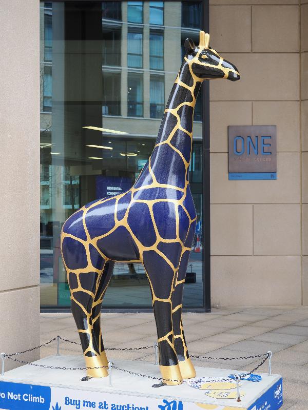 Cambridge, England: Station Square: Glisten Up (Really Creative)