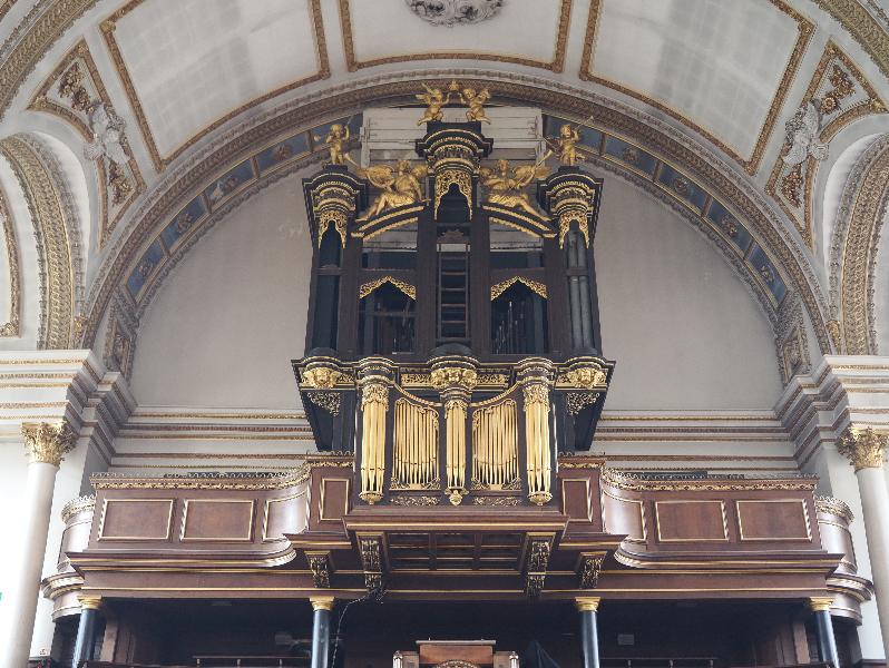 London, England: St James's Church, Piccadilly: organ (case 1686, Grinling Gibbons)