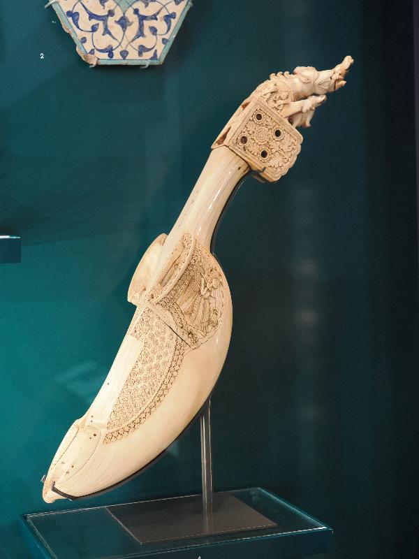 London, England: British Museum: ivory sarinda (about 1700, Deccan, India)
