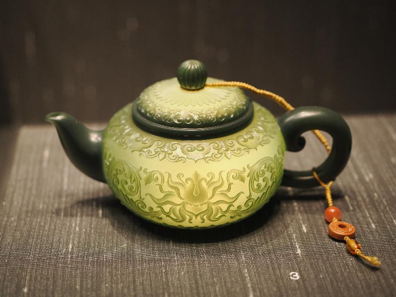 London, England: British Museum: jade teapot (2011, Yu Ting)