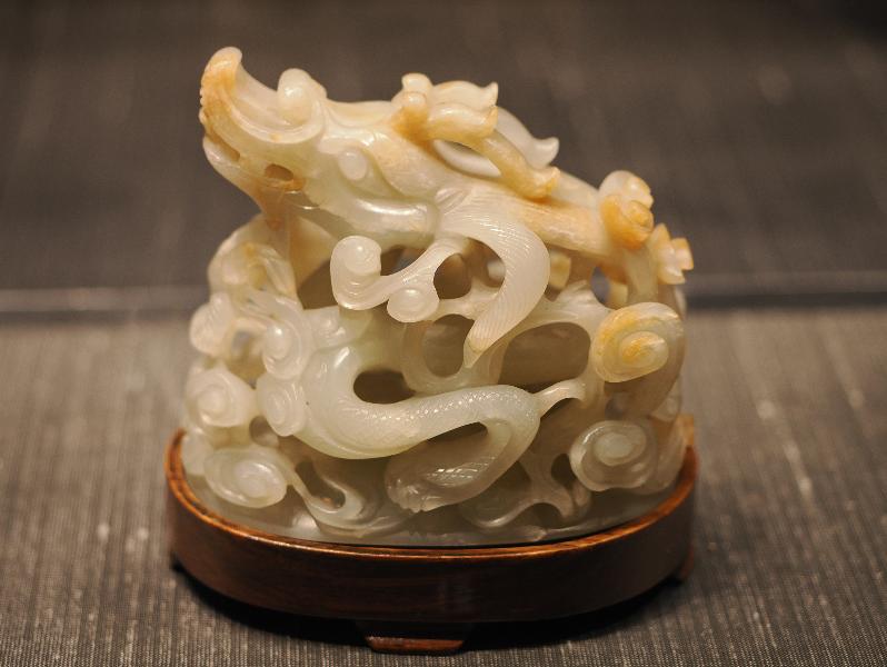 London, England: British Museum: jade headdress ornament (1400s, China)