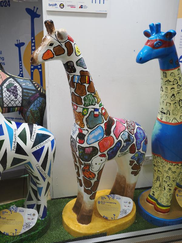 Cambridge, England: Lion Yard: Maurice the Globetrotting Giraffe (Bell Cambridge)