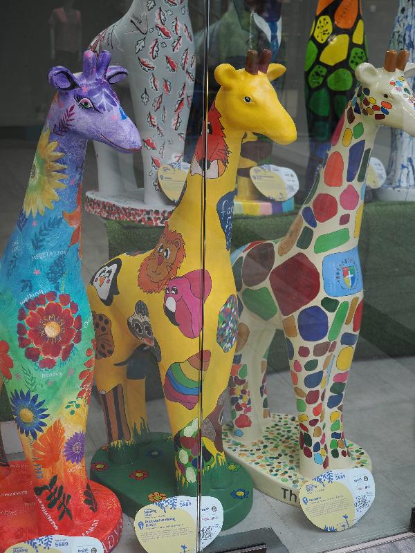 Cambridge, England: Grafton Centre: Faith the Flourishing Giraffe (Fordham CD Primary School)