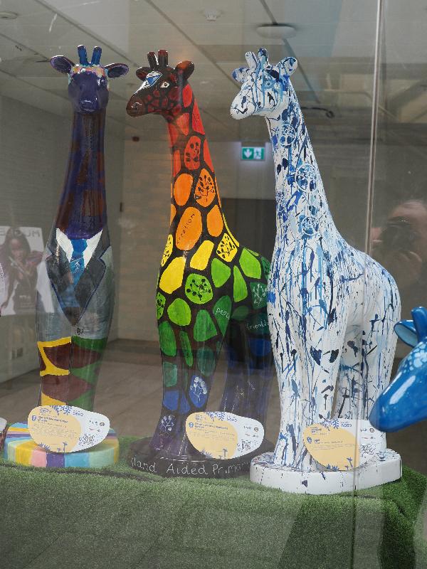 Cambridge, England: Grafton Centre: Patch-rick the Petersfield Giraffe (Petersfield Church of England Primary School)