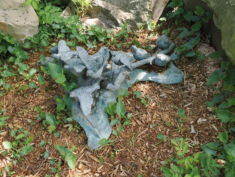 Dallas, Texas (TX): Dallas Arboretum & Botanical Gardens: bird sculpture