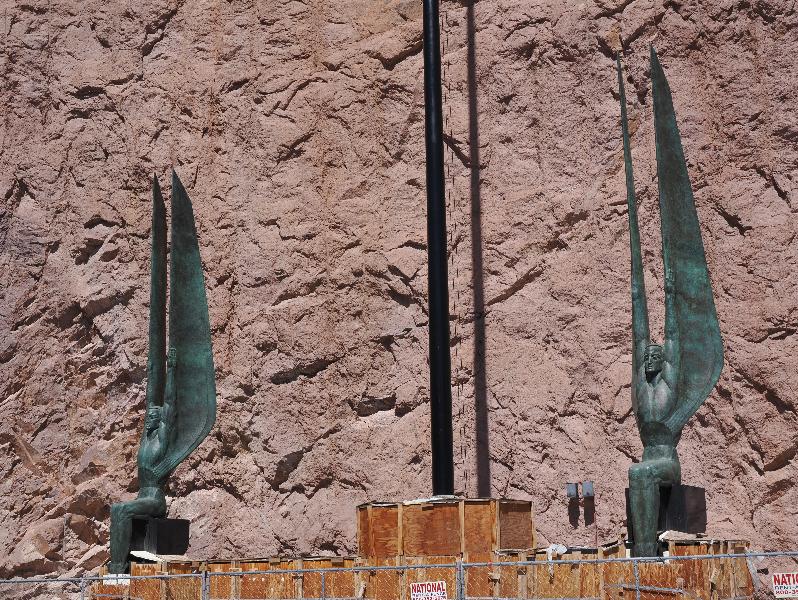 Hoover Dam, Nevada (NV) / Arizona (AZ): Hoover Dam Access Road: Winged Figures of the Republic (1930s, Oskar J.W. Hansen)