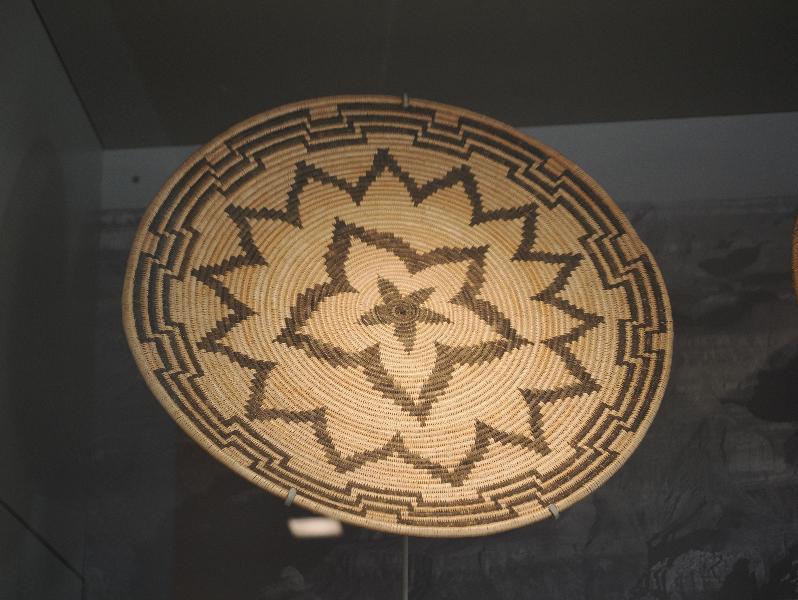 Flagstaff, Arizona (AZ): Museum of Northern Arizona: Gwe buv (coiled tray basket) (ca. 1934, willow and devil's claw)