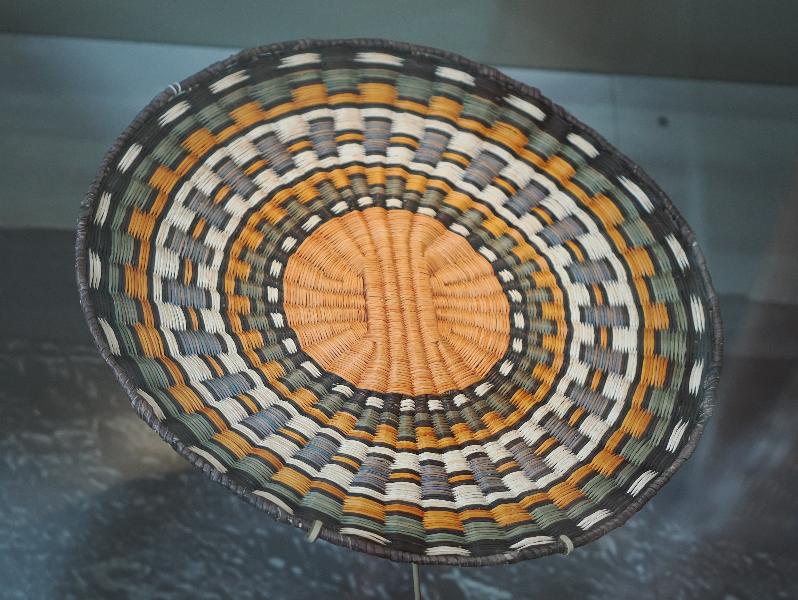 Flagstaff, Arizona (AZ): Museum of Northern Arizona: Yungyapu, hahawpi (wicker wedding plaque, third mesa style) (dune broom warp and rabbitbrush weft)