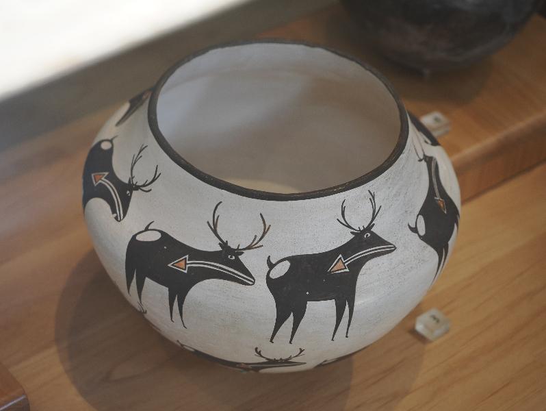 Flagstaff, Arizona (AZ): Museum of Northern Arizona: Duni gaa winuskra (jar) (1961, Lucy M. Lewis, Acoma)