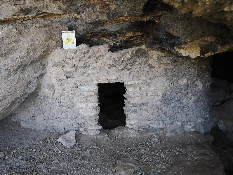 Rimrock, Arizona (AZ): Montezuma Well: rock dwelling (ca. 1100-1400)