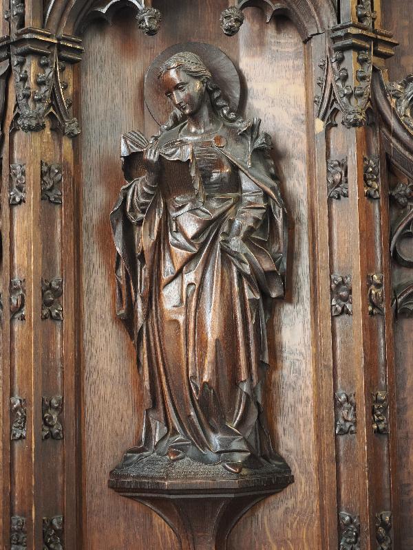 Cambridge, England: Little St Mary's Church: reredos, the Virgin Mary