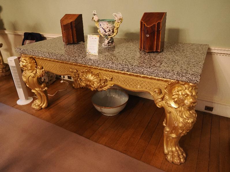 Ickworth, England: Ickworth House, Dining Room: gilded table