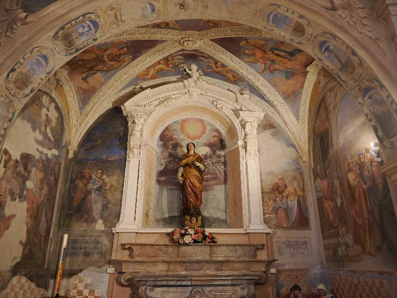 Santa Caterina del Sasso, Italy: chapel: St Catherine altar