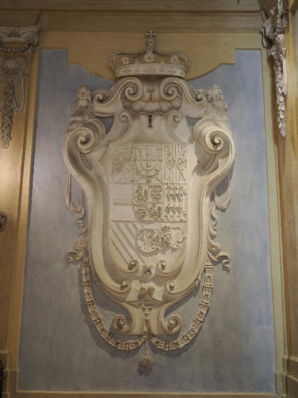 Isola Bella, Italy: Palazzo Borromeo, Staircase: giant coat of arm on staircase (ca. 1680, Francesco Maino)