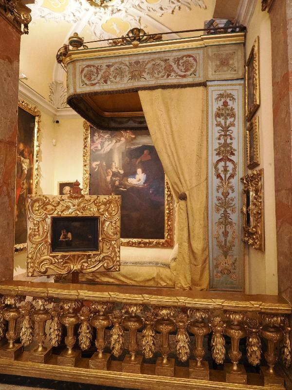 Isola Bella, Italy: Palazzo Borromeo, La Galleria Berthier (Berthier Gallery): alcove, with bed