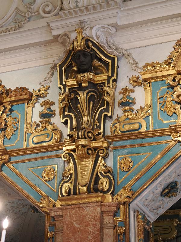 Isola Bella, Italy: Palazzo Borromeo, La Sala del Trono (The Throne Room)La Sala delle Alcove o della Regna (Room of the Two Alcoves or Queen's Room): wall decoration