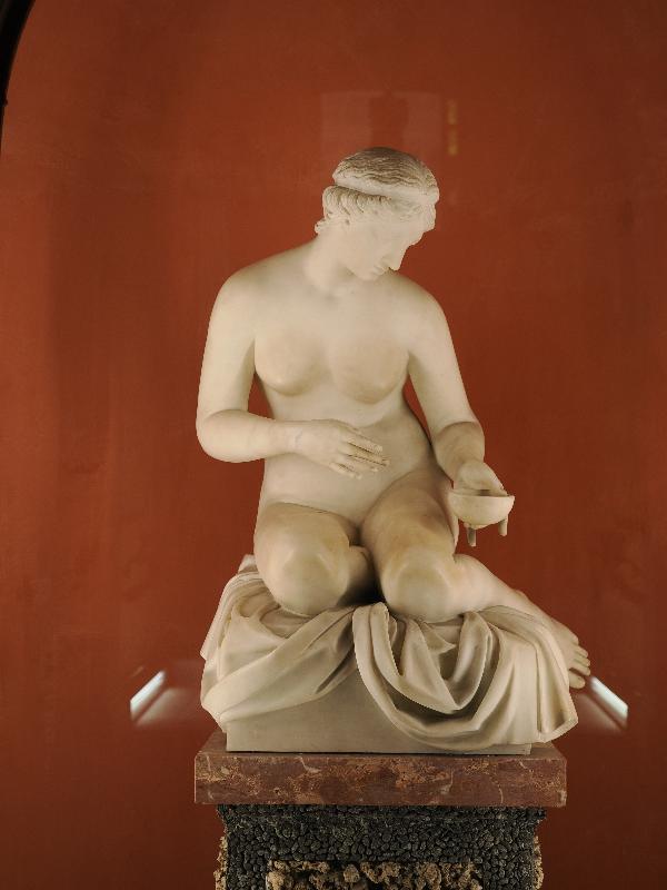 Isola Bella, Italy: Palazzo Borromeo, La Scala e il Teatrino (The Staircase and the Theatre): Goddess Hebe (Giovanni Battista Monti)