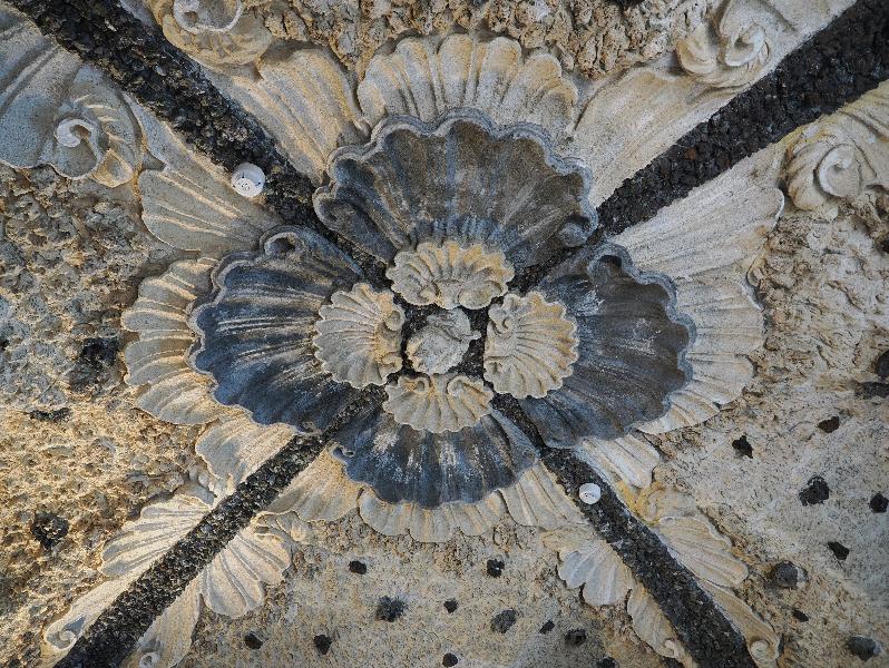 Isola Bella, Italy: Palazzo Borromeo, La Seconda Grotta (The Second Grotto): ceiling