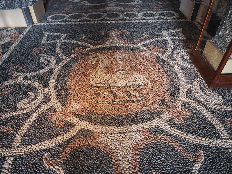 Isola Bella, Italy: Palazzo Borromeo, La Quinta Grotta (The Fifth Grotto): floor decoration, camel