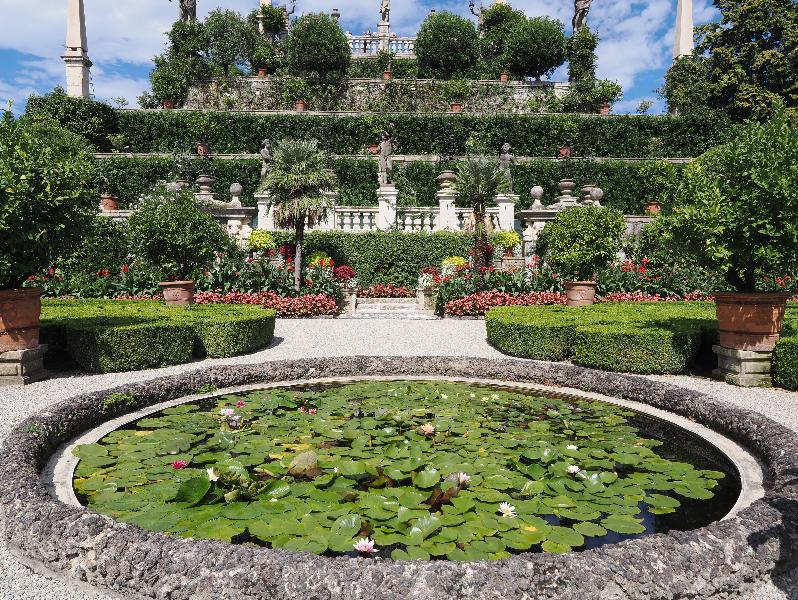 Isola Bella, Italy: Palazzo Borromeo, garden: terrace and water lily pond
