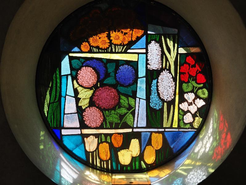 Verbania, Italy: Giardini Botanici di Villa Taranto, chapel: flowers window (ca. 1965, Paolo Rivetta)