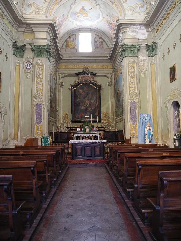 Pallanza, Italy: Church of St Joseph: view down nave