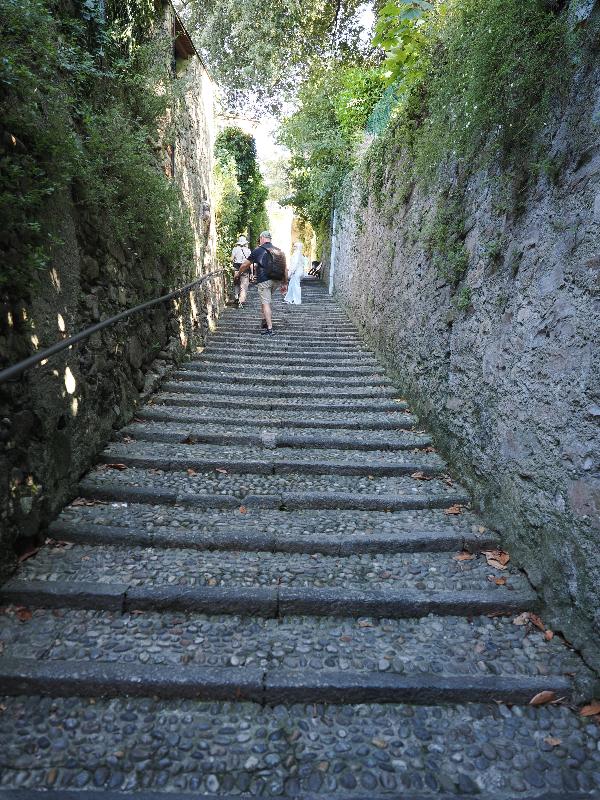 Bellagio, Italy: Salita Genazzini: view up steps