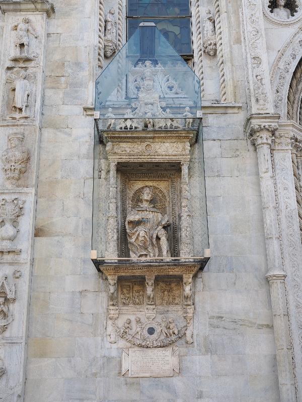 Como, Italy: Cattedrale di Santa Maria Assunta: large sculptural piece to left of central entrance