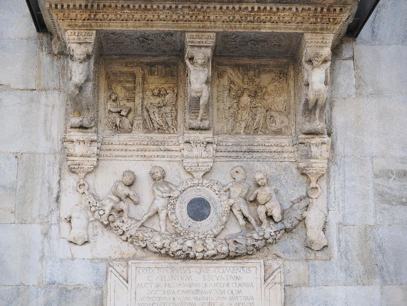 Como, Italy: Cattedrale di Santa Maria Assunta: large sculptural piece to left of central entrance, detail