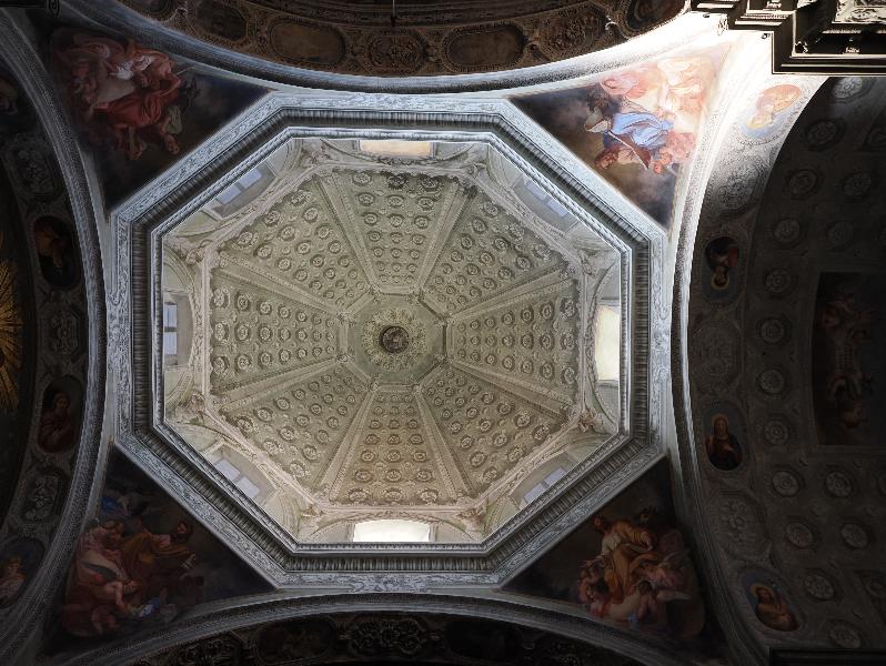 Como, Italy: Basilica di San Fedele: dome