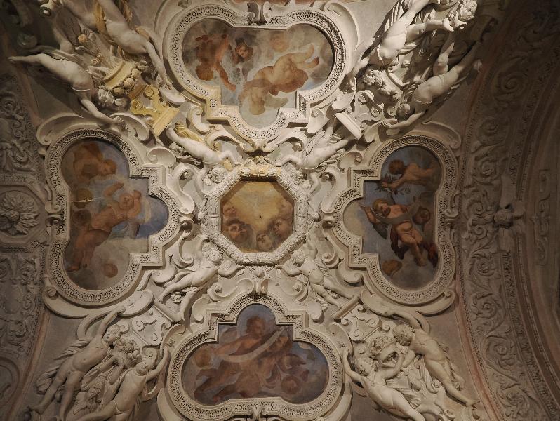 Como, Italy: Basilica di San Fedele: chapel ceiling