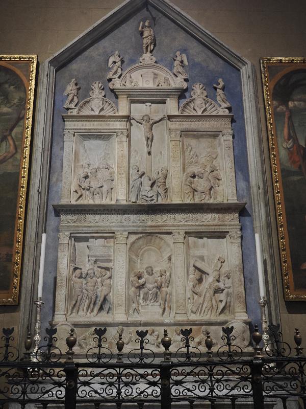 Como, Italy: Cattedrale di Santa Maria Assunta: Crucifixion