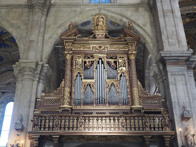 Como, Italy: Cattedrale di Santa Maria Assunta: organ