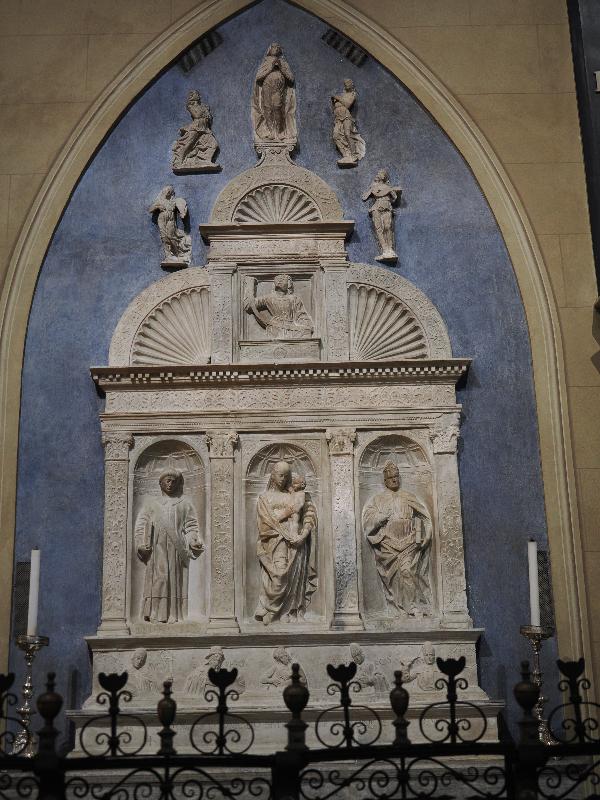 Como, Italy: Cattedrale di Santa Maria Assunta: chapel reredos